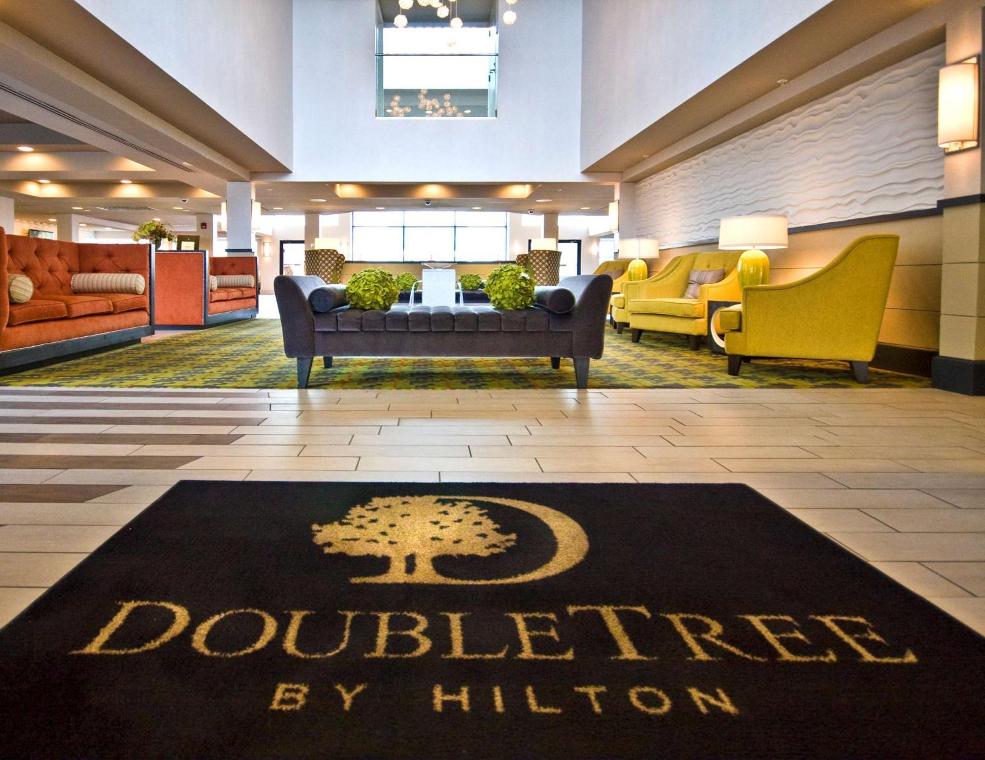 Doubletree Suites By Hilton Hotel Huntsville South Exterior photo