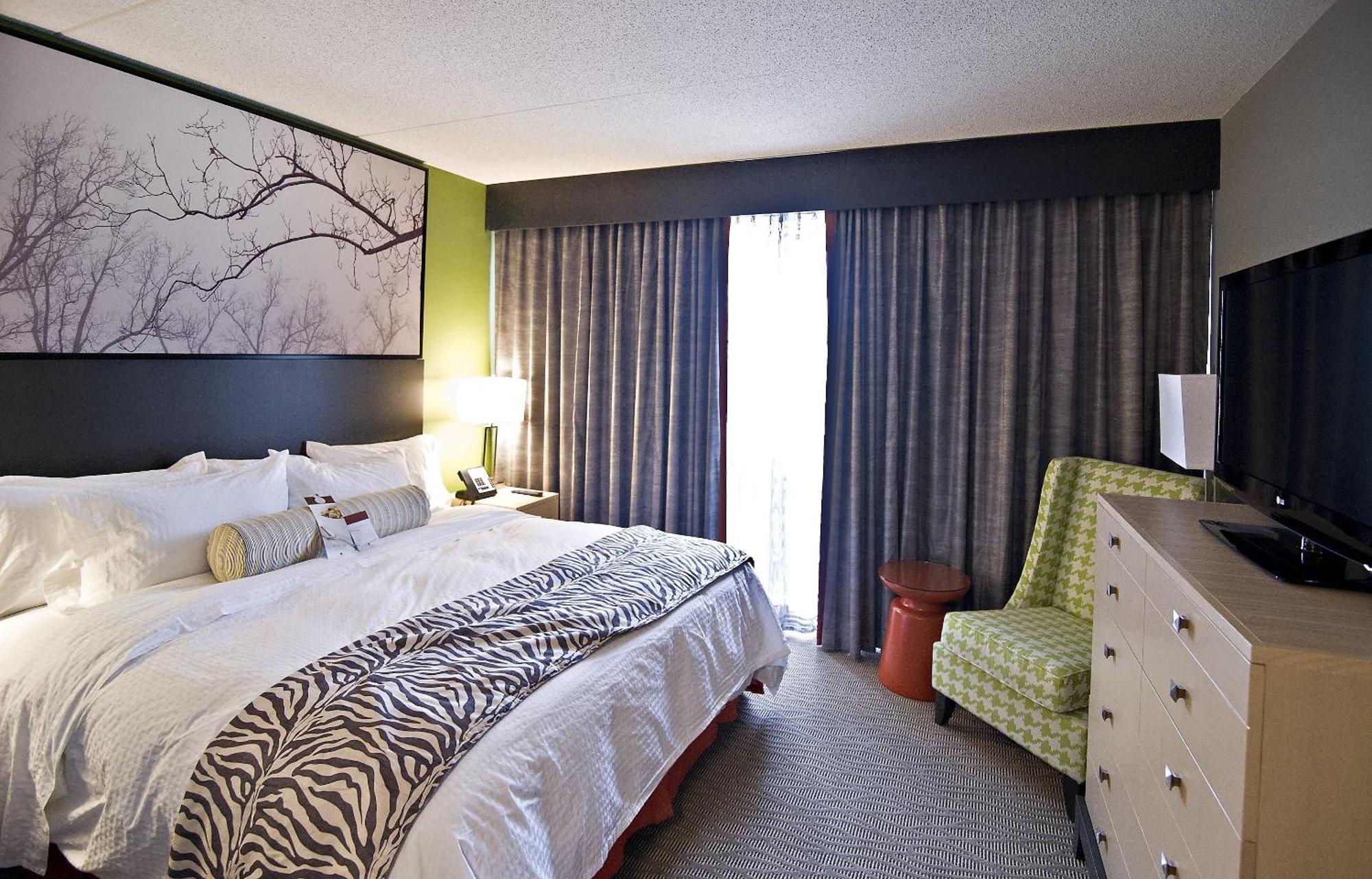 Doubletree Suites By Hilton Hotel Huntsville South Exterior photo