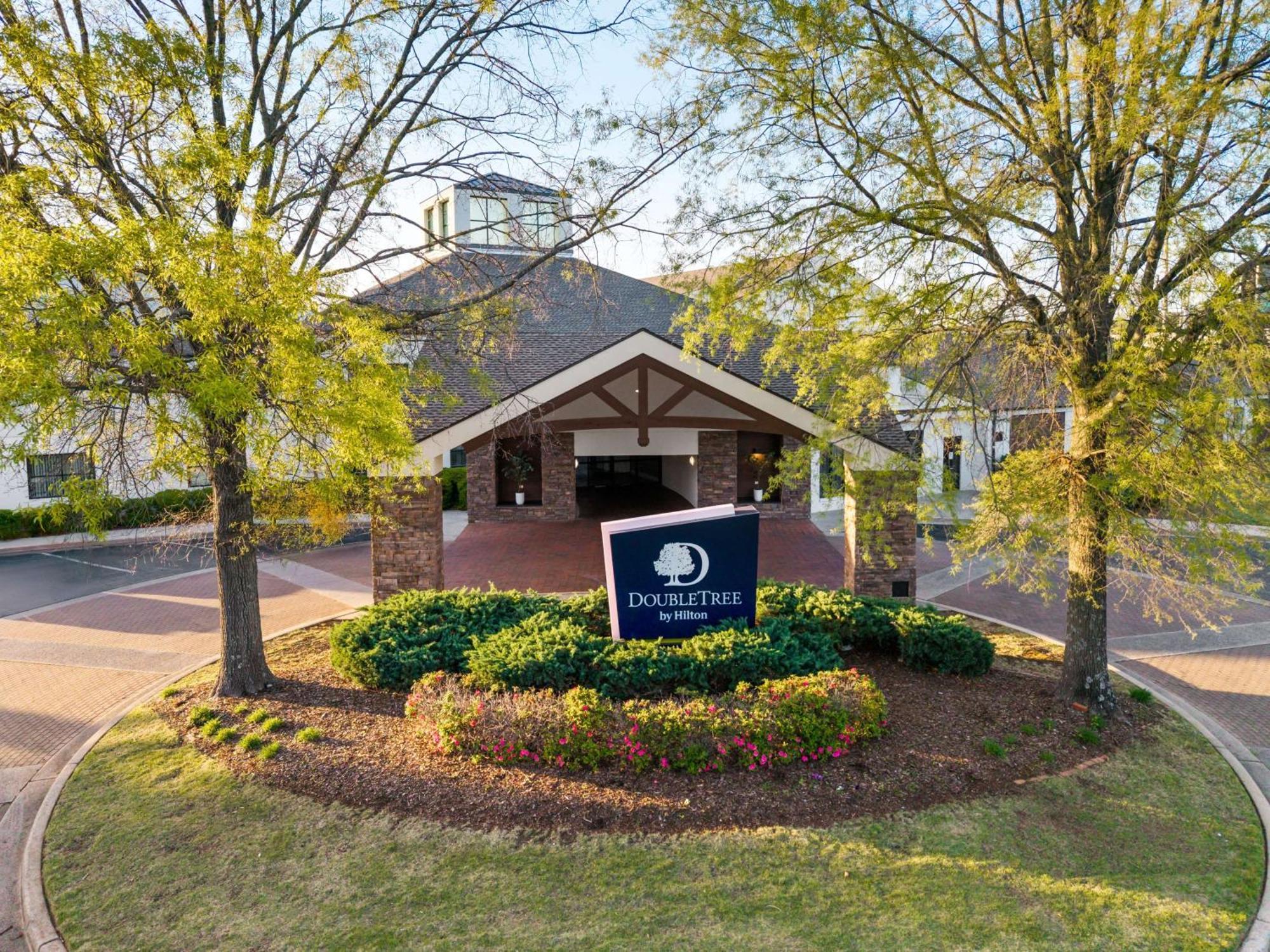 Doubletree Suites By Hilton Hotel Huntsville South Exterior photo